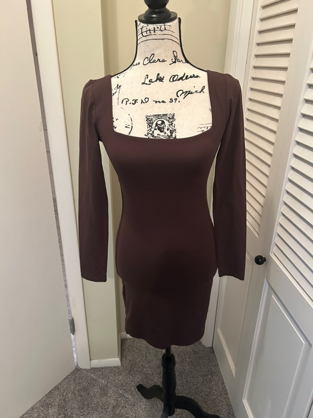 Aritzia Babaton Brown Square-Neck Long Sleeve Bodycon Dress
